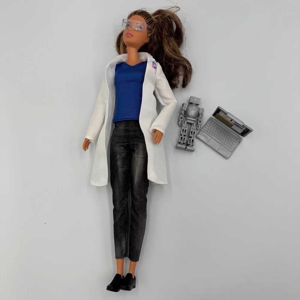 Mattel Barbie 2016 SPACE SCIENTIST Doll Laptop and robot